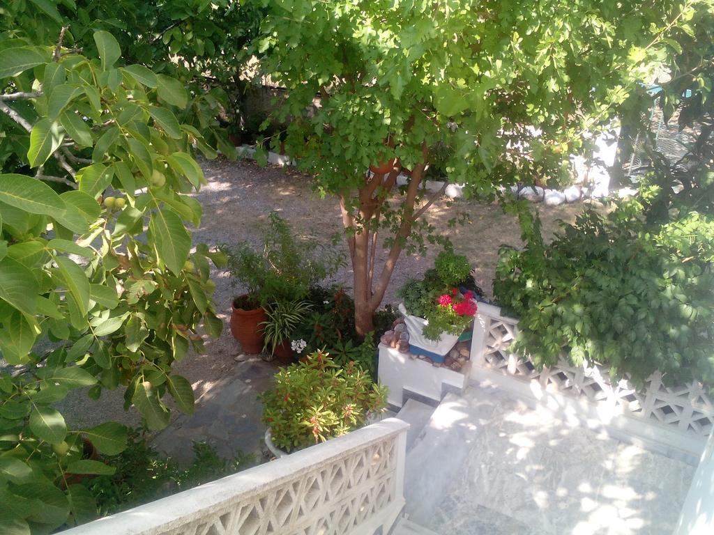 Guesthouse Karidia สกาลา เอเรโซ ภายนอก รูปภาพ